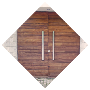 COSTRUZIONE PORTONI IN LEGNO